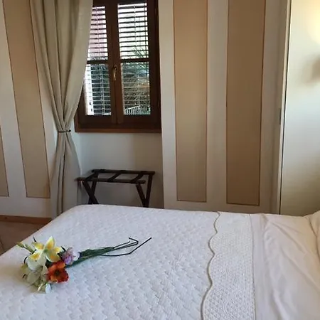 Residenza Erbaluna شقة فندقية أوجيبيو